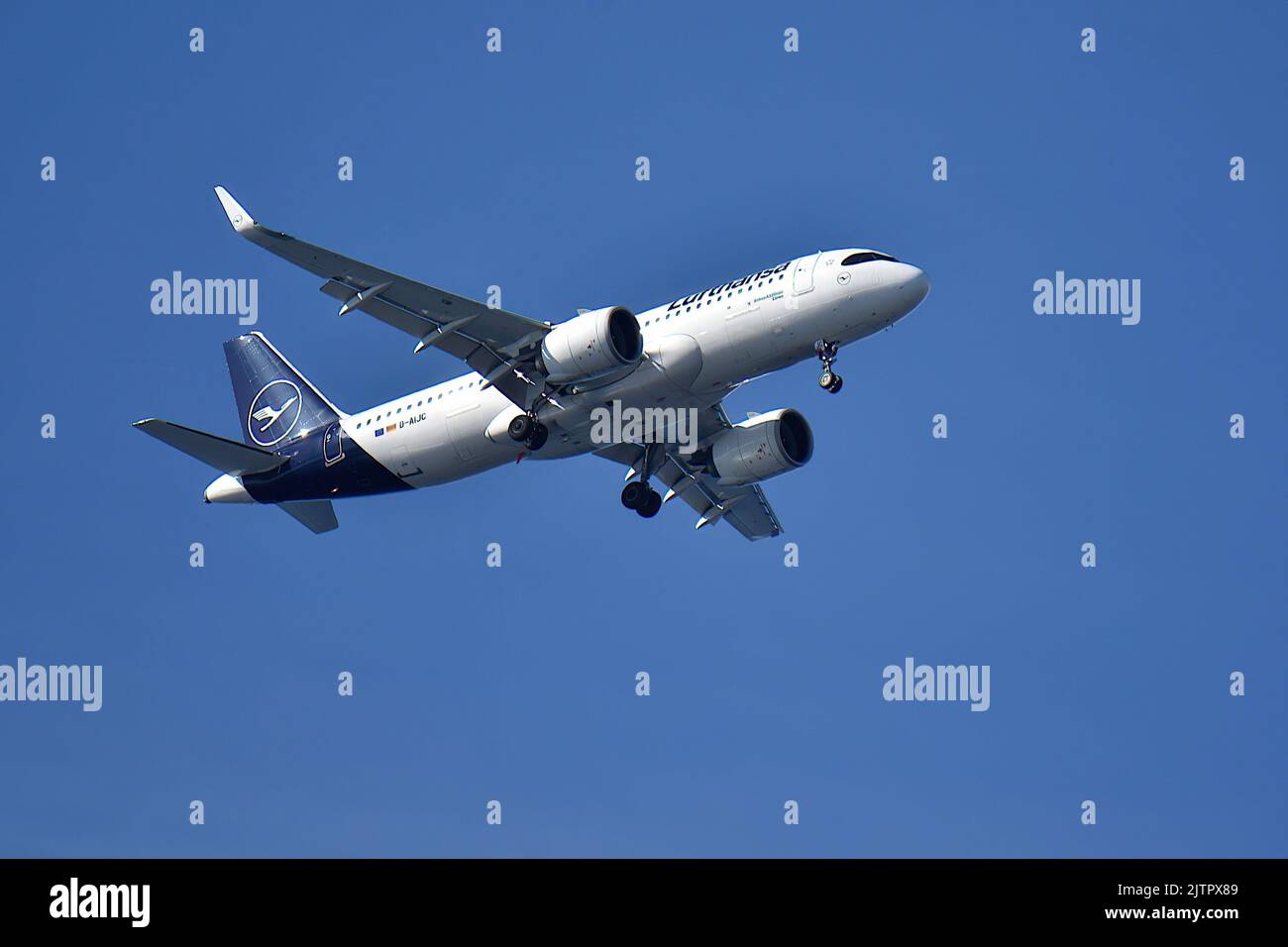 Marsiglia, Francia. 01st Set, 2022. L'aereo Lufthansa Airlines scende all'aeroporto di Marsiglia. Gli aerei arrivano all'aeroporto Marseille Provence, Francia. Credit: SOPA Images Limited/Alamy Live News Foto Stock