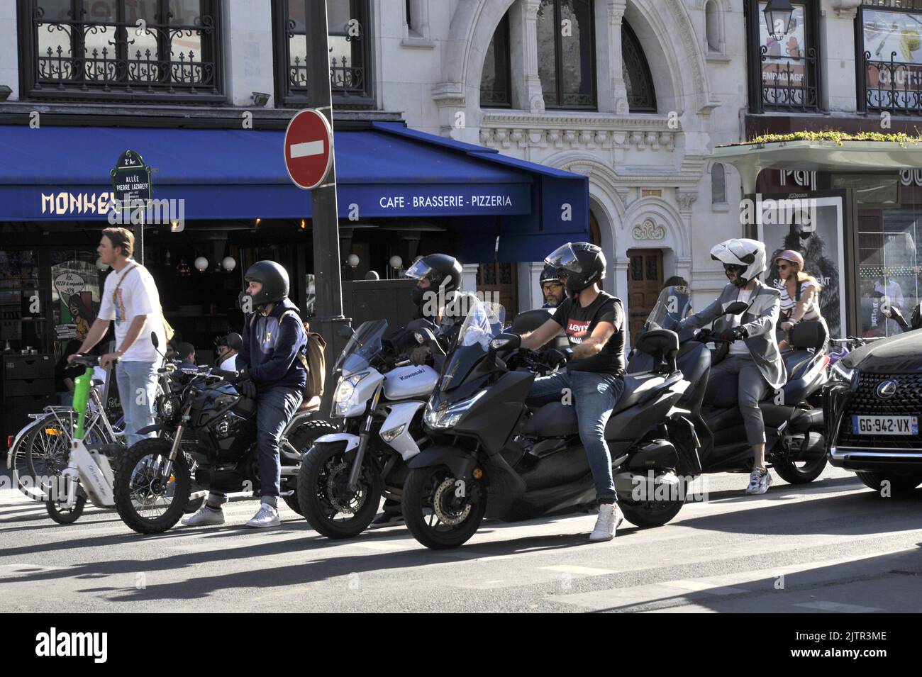 FRANCIA. PARIGI (75) 2° DISTRETTO. TRAFFICO DI MOTOBIKES Foto Stock