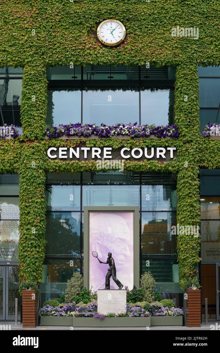 Statua di Fred Perry all'All England Tennis Club ai Campionati di Wimbledon Foto Stock