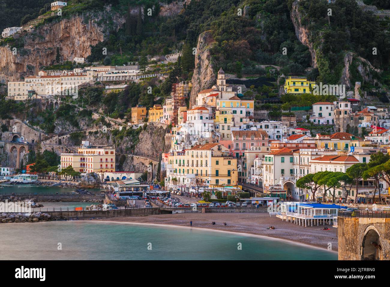 Amalfi, Italia skyline della città costiera sul Mar Tirreno. Foto Stock