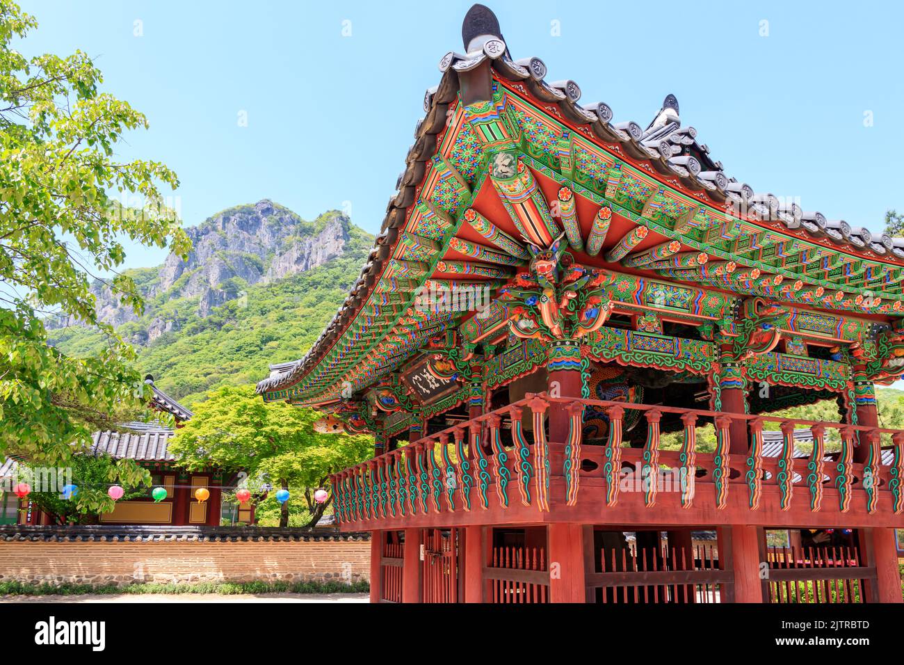 Jangseong-gun, Jeollanam-do, Repubblica di Corea - 4 maggio 2022: Un paesaggio di un tempio tradizionale coreano. Tempio tradizionale Baekyangsa. Foto Stock