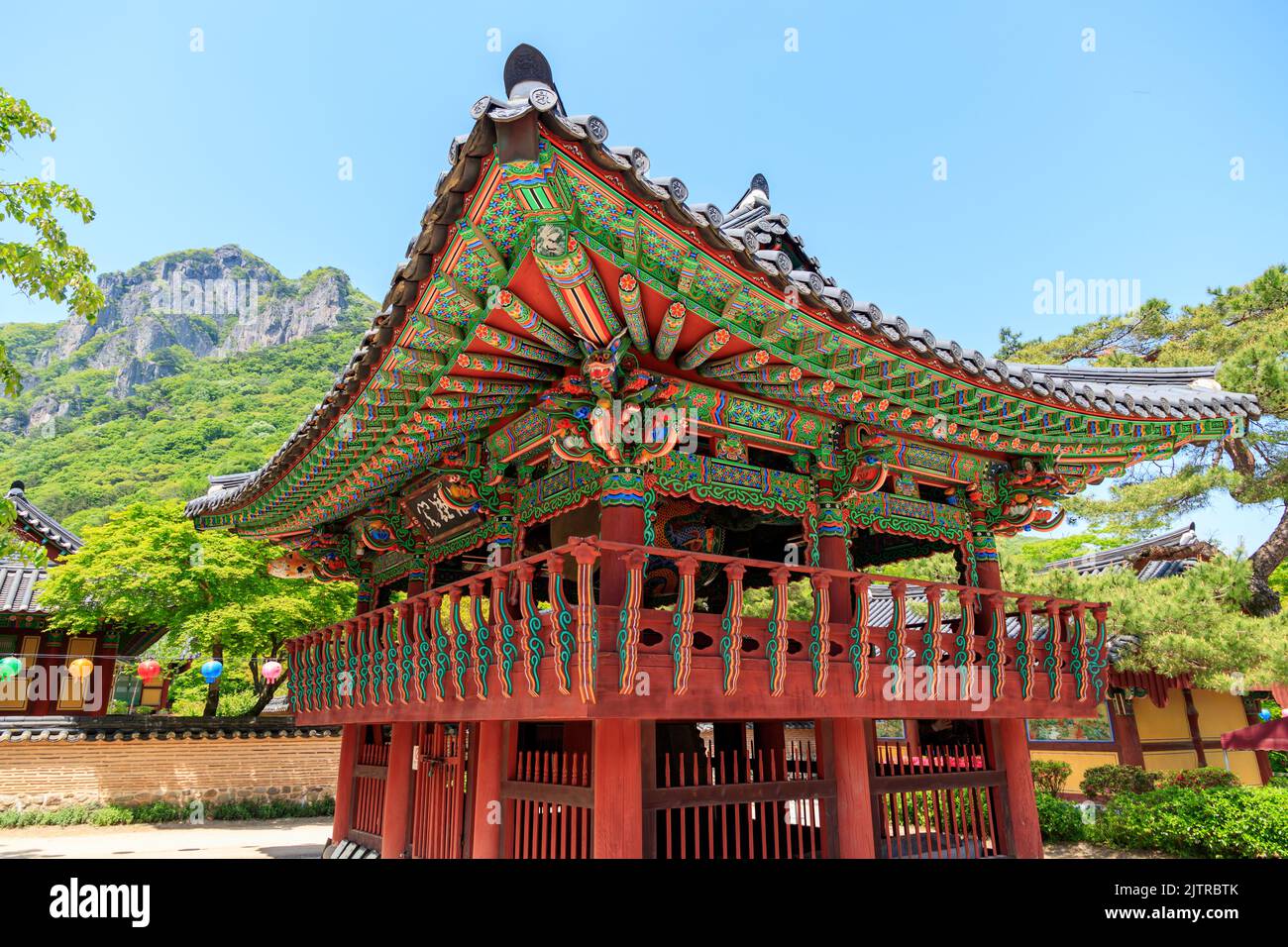 Jangseong-gun, Jeollanam-do, Repubblica di Corea - 4 maggio 2022: Un paesaggio di un tempio tradizionale coreano. Tempio tradizionale Baekyangsa. Foto Stock