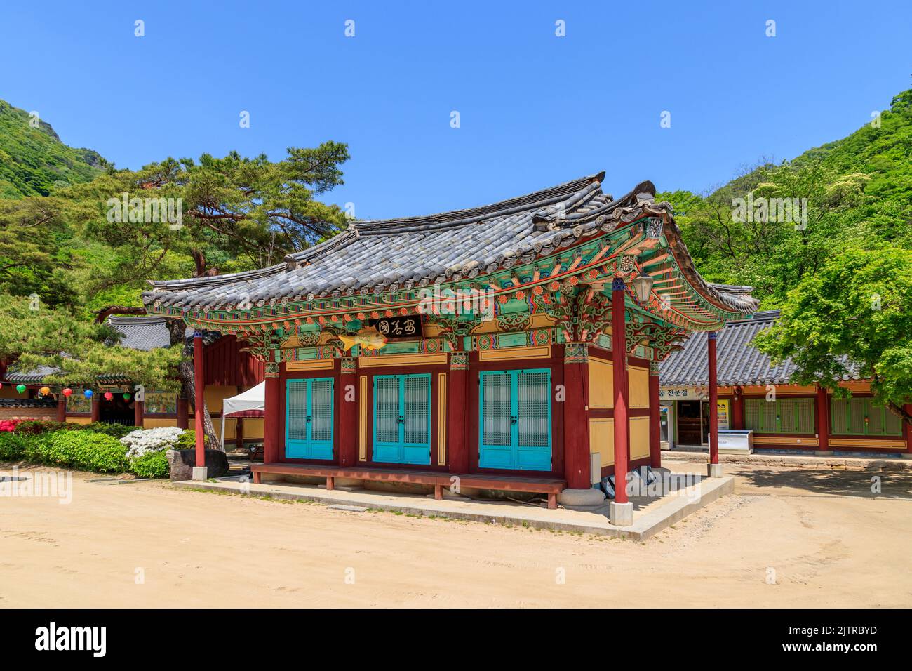 Jangseong-gun, Jeollanam-do, Repubblica di Corea - 4 maggio 2022: Un paesaggio di un tempio tradizionale coreano. Tempio tradizionale Baekyangsa. Foto Stock