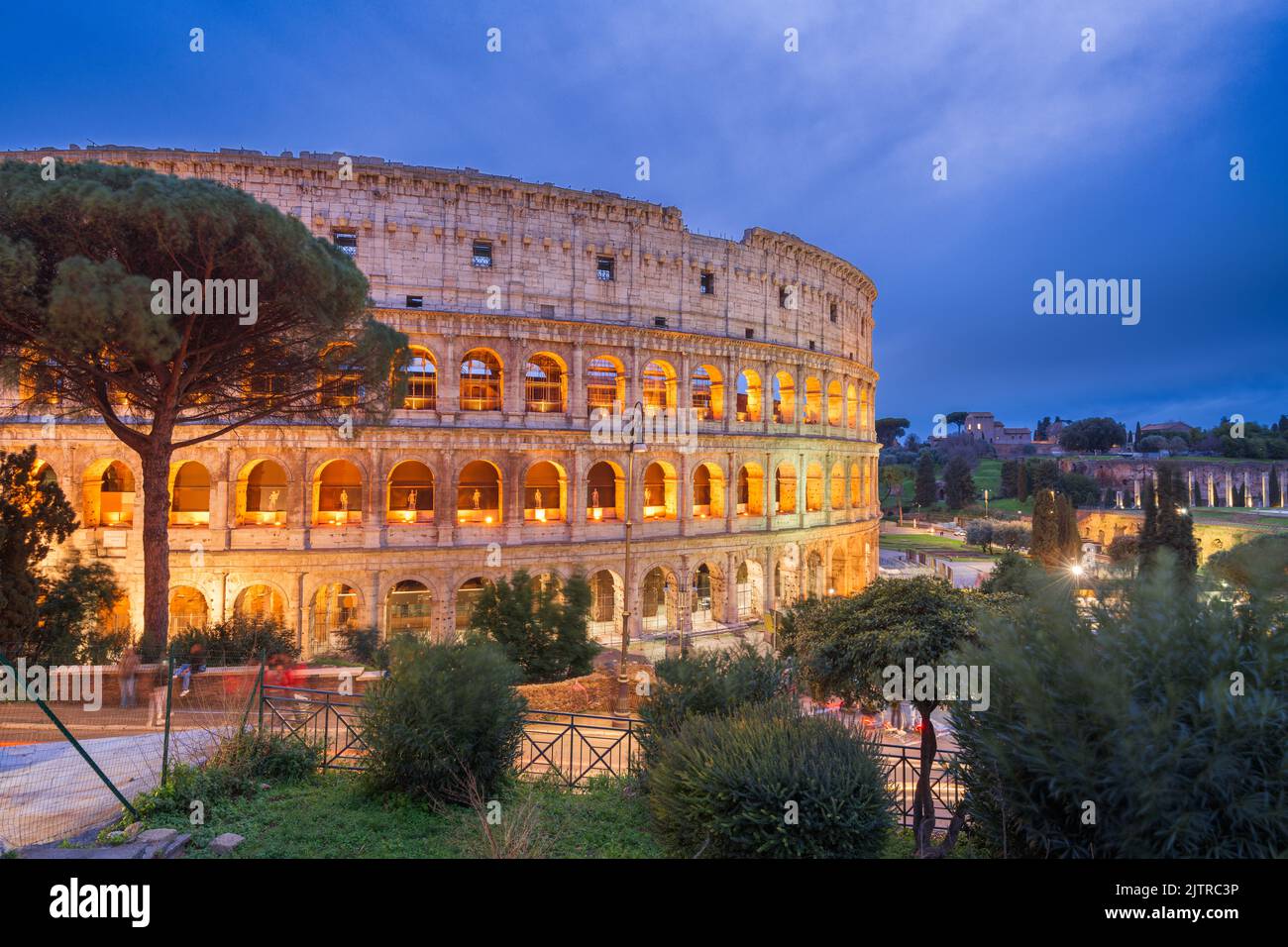 Roma, Italia al Colosseo di notte. Foto Stock
