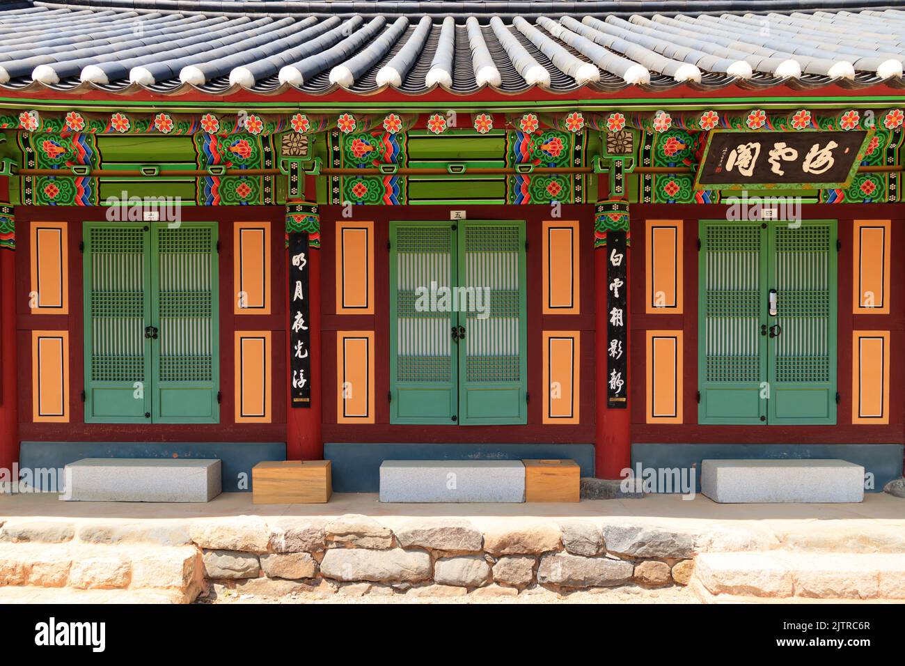 Jangseong-gun, Jeollanam-do, Repubblica di Corea - 4 maggio 2022: Un paesaggio di un tempio tradizionale coreano. Tempio tradizionale Baekyangsa. Foto Stock