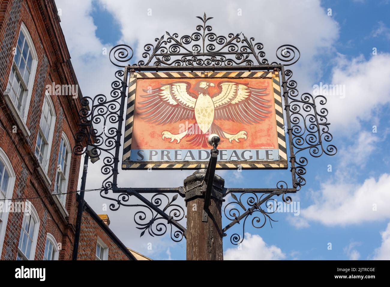 Xvi secolo "SPREAD EAGLE HOTEL' segno, CORNMARKET, Thame, Oxfordshire, England, Regno Unito Foto Stock