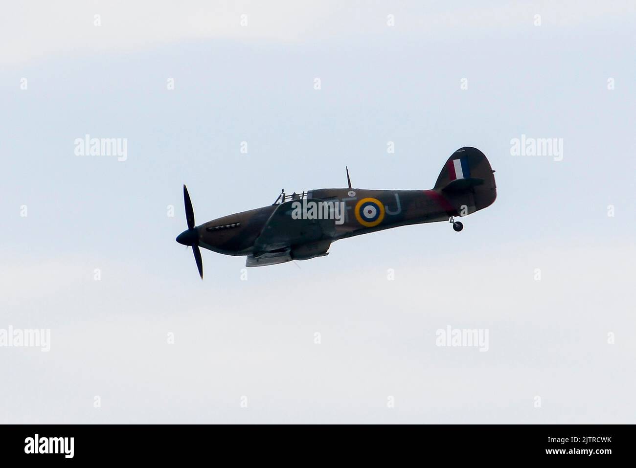 Bournemouth, Dorset, Regno Unito. 1st settembre 2022. La RAF Battle of Britain Memorial Flight Hurricane ha eseguito una mostra durante il primo giorno del Bournemouth Air Festival a Bournemouth in Dorset. Picture Credit: Graham Hunt/Alamy Live News Foto Stock
