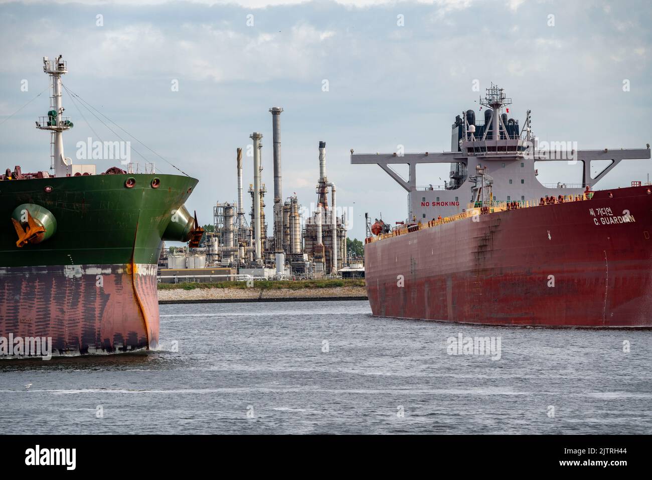 Petroleumhaven, Shell Terminal Europoort, azienda petrolifera, serbatoi alla rinfusa e terminali di carico per navi d'oltremare e interne, Europoort bulk Tanke Foto Stock