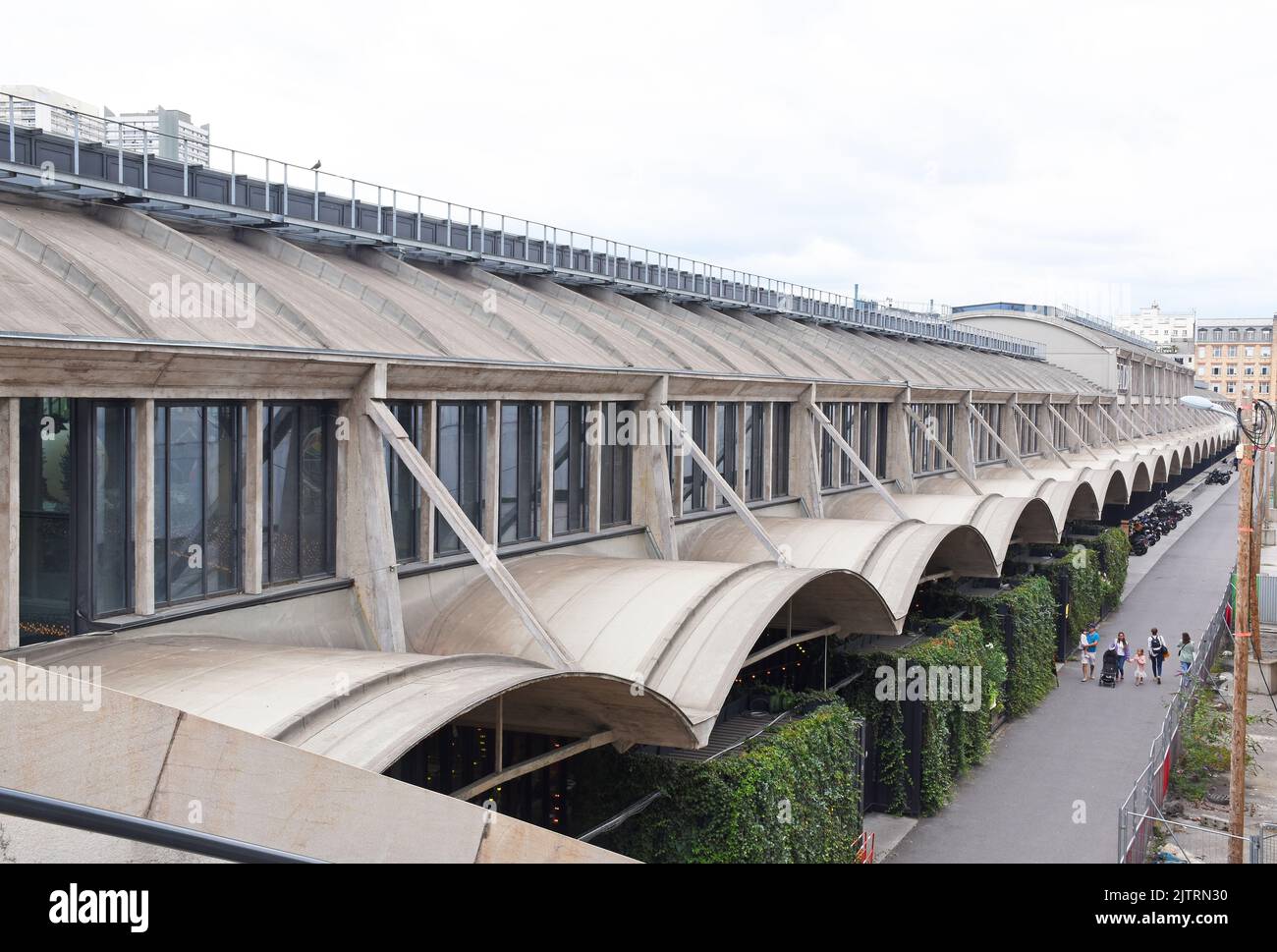 Stazione F, più grande del mondo di start-up di campus, nel rinnovato drasticamente Halle Sernam, un pionieristico di un edificio in calcestruzzo di 1929 da Eugene Freyssinet Foto Stock