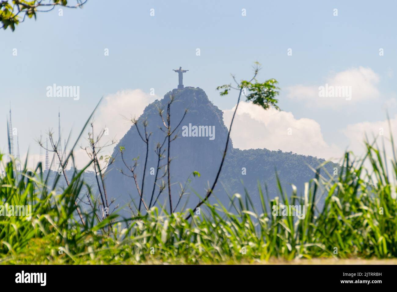 Silhouette della collina di corcovado e cristo redentore a Rio de Janeiro, Brasile - 15 marzo 2020: Silhouette della collina di corcovado e cristo Foto Stock