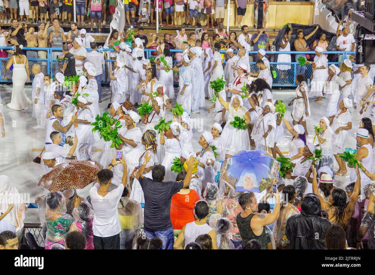 Lavaggio del sapucai a Rio de Janeiro, Brasile - 16 febbraio 2020: Tradizionale evento del carnevale di rio de janeiro, chiusura delle prove in t Foto Stock