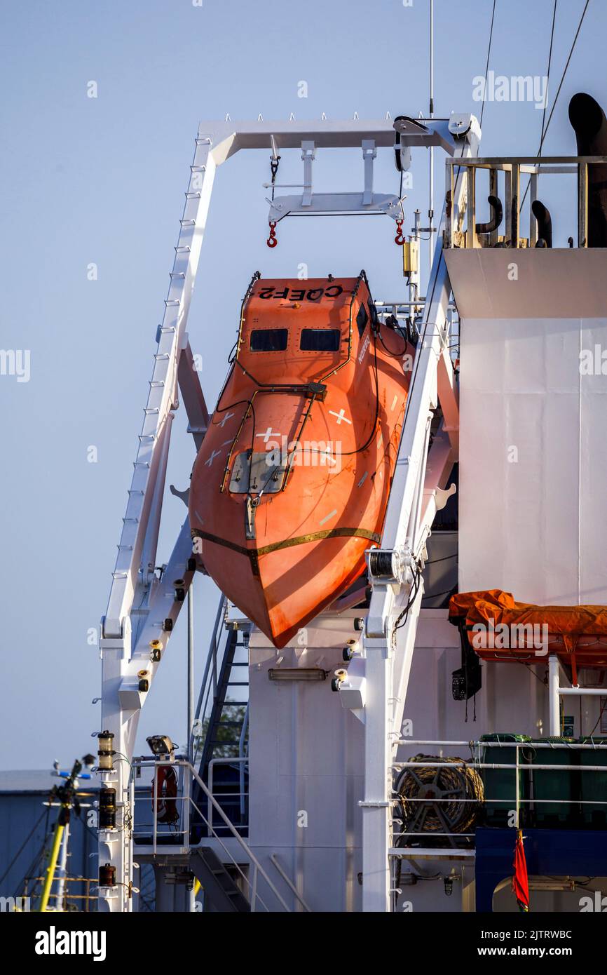 Nave di salvataggio a caduta libera a poppa della petroliera 'Antares' Foto Stock