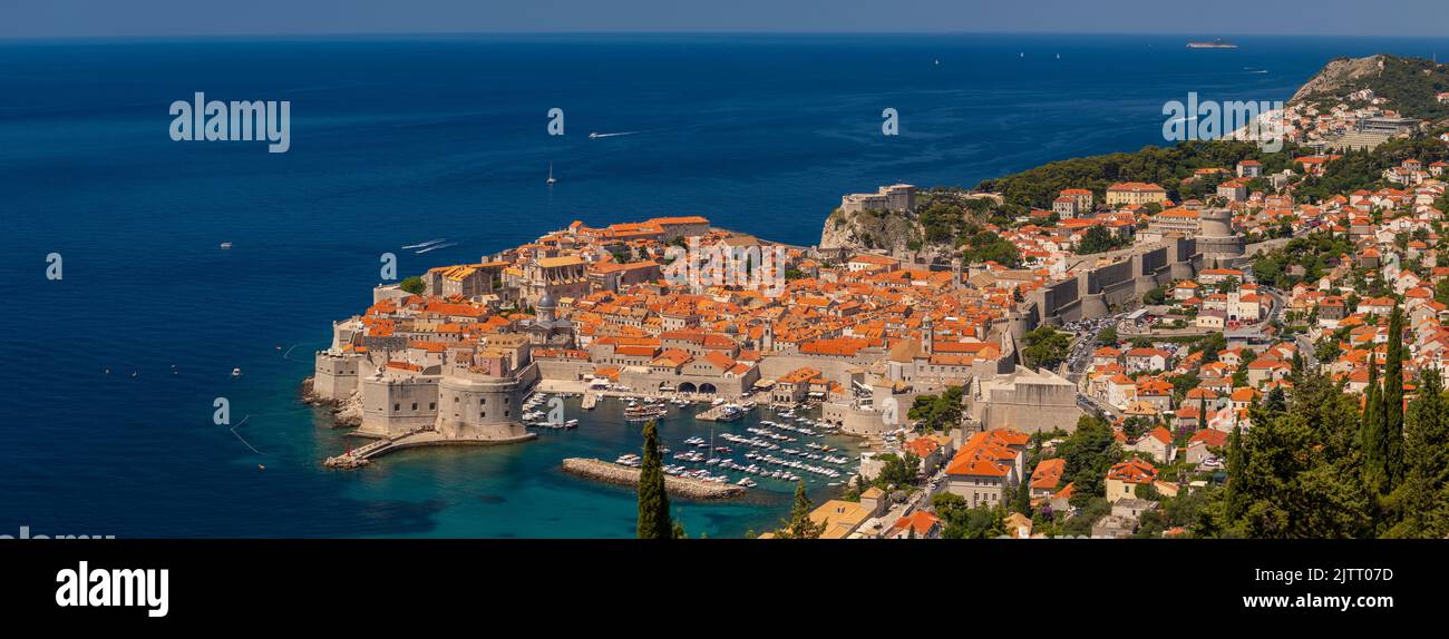 DUBROVNIK, CROAZIA, EUROPA - la città fortificata di Dubrovnik, vista aerea, panorama, sulla costa della Dalmazione. Foto Stock