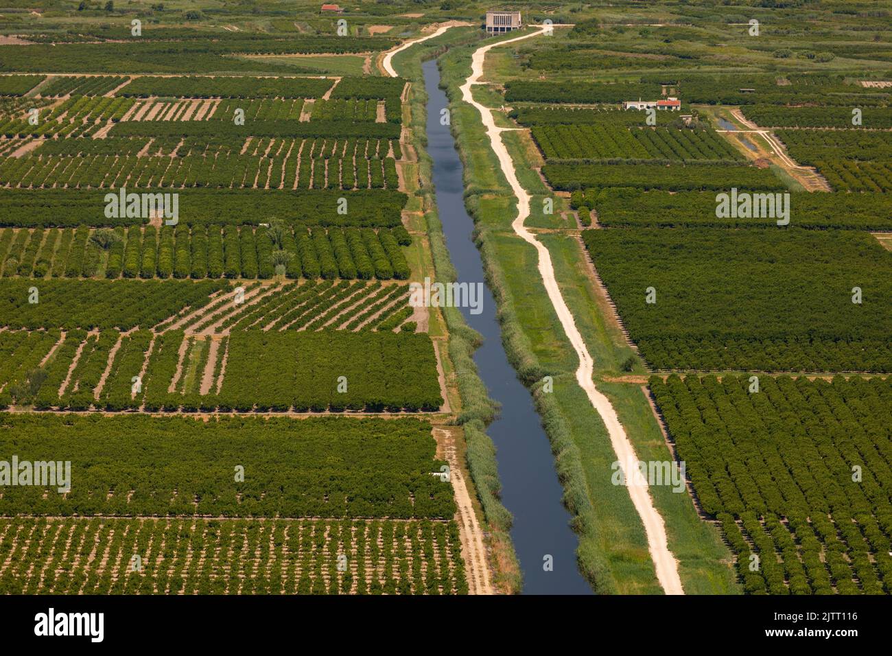 OPUZEN, VALLE DI NERETVA, CROAZIA, EUROPA - Agricoltura e canali di irrigazione nella Valle del fiume Neretva. Foto Stock