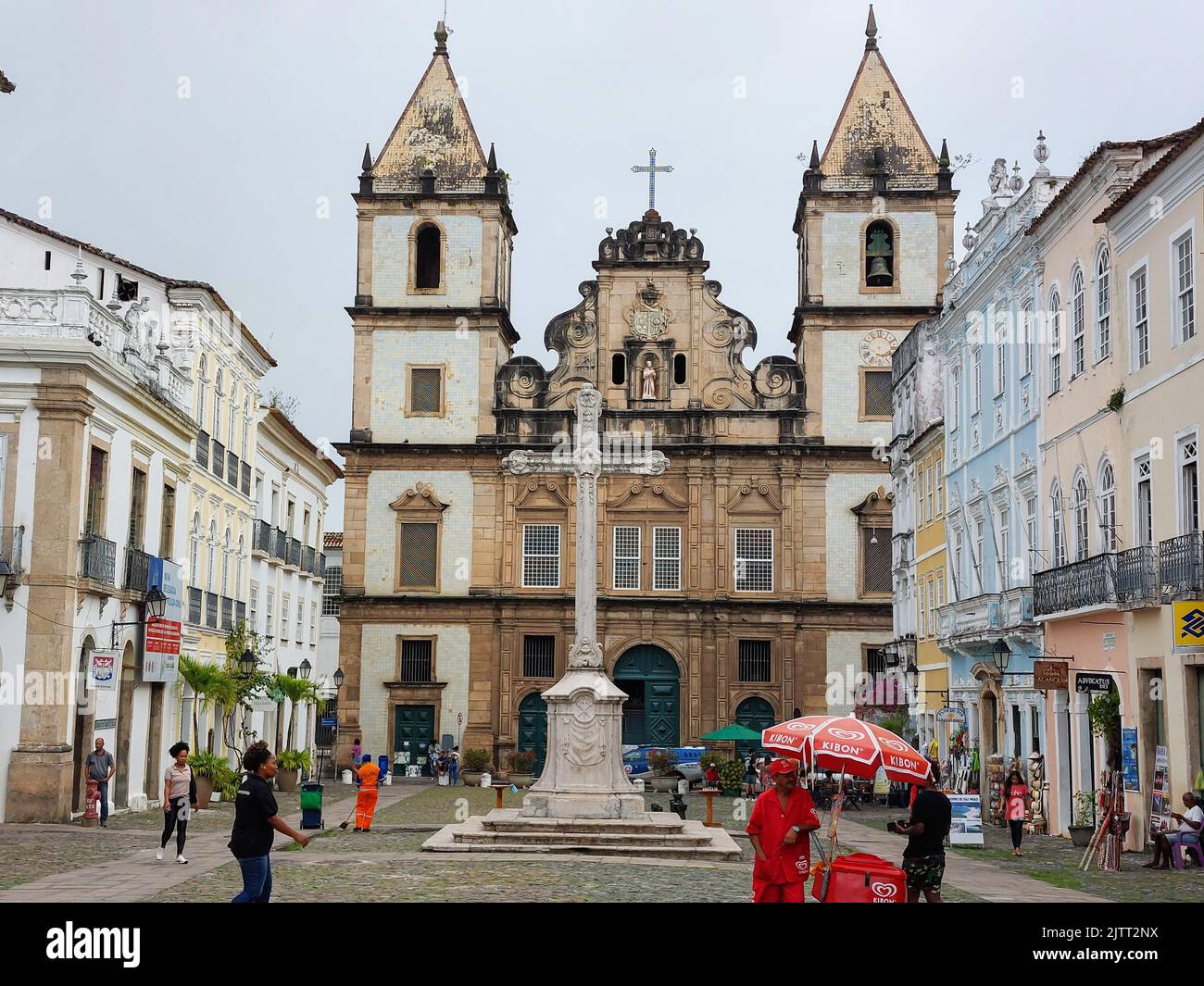 Salvador de Bahia, Brasile - 5 2022 agosto - Salvador de Bahia, Pelourinho vista con edifici colorati, Brasile, Sud America Foto Stock