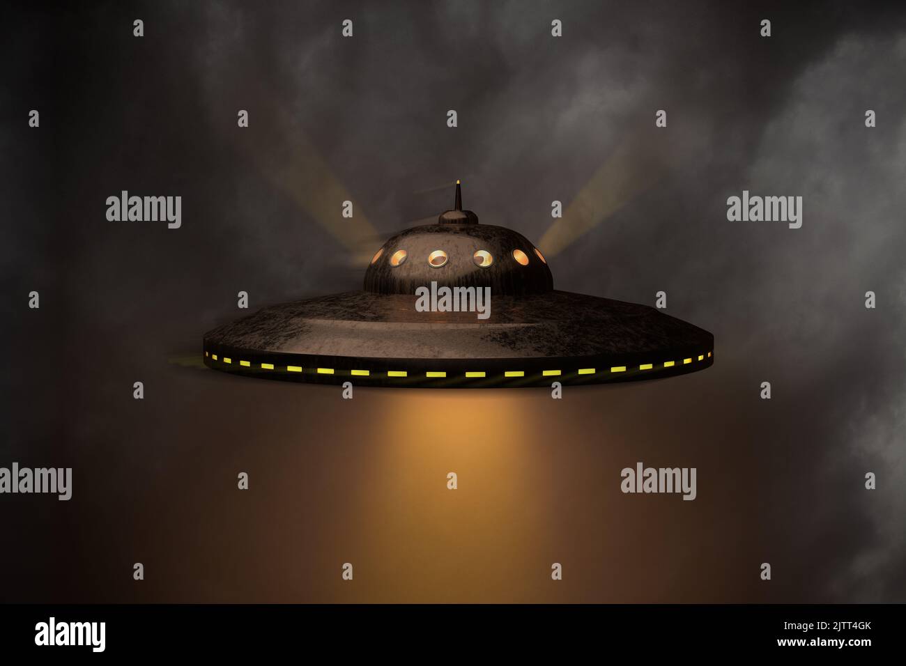 Un oggetto volante non identificato (UFO) contro un cielo moso. Vassoi leggeri visibili. Lieve mancanza di nitidezza (alone). rendering 3d Foto Stock