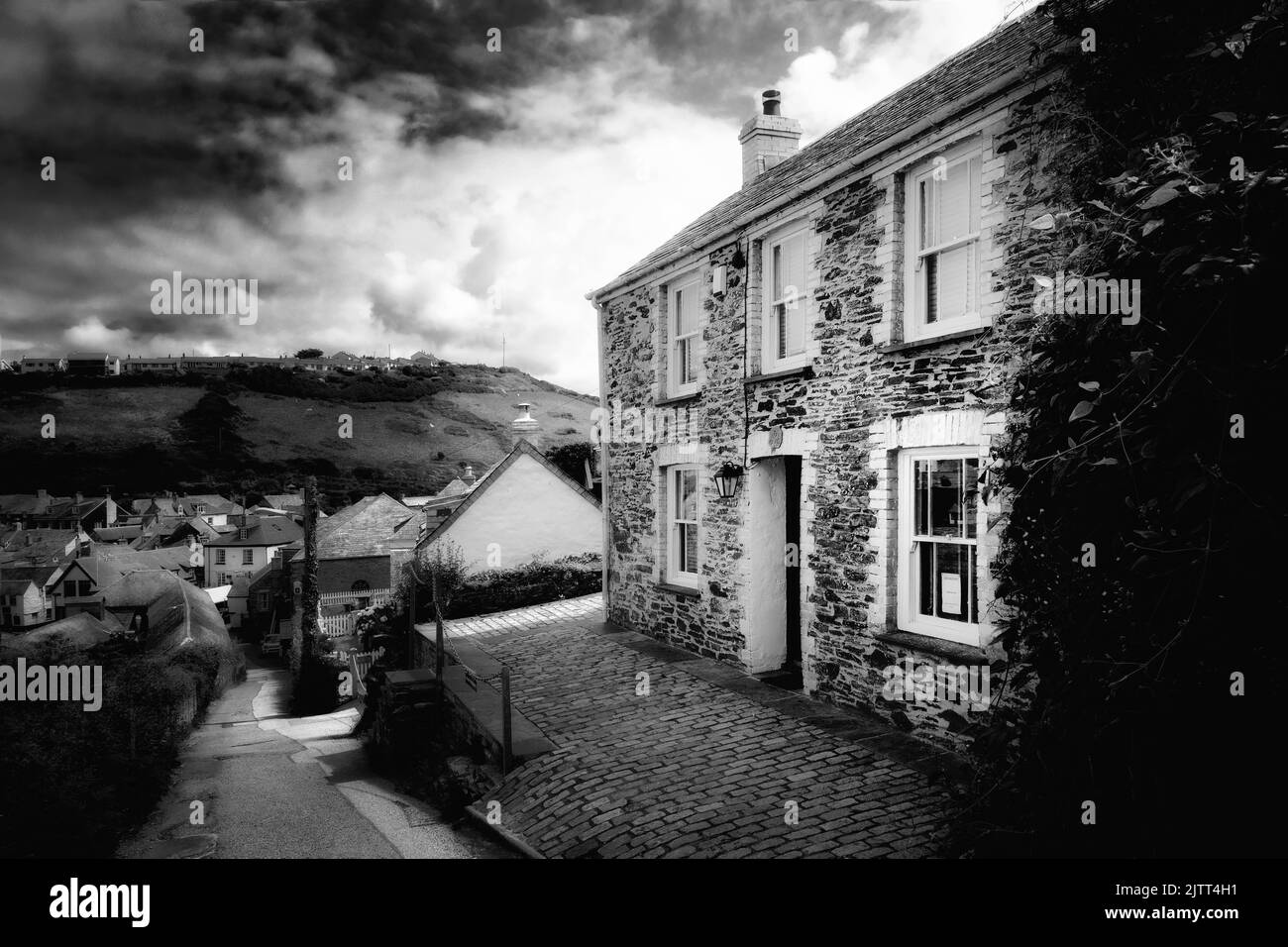 Cottage in pietra utilizzato come sede per la popolare serie televisiva Doc Martin, Port Isaac, Cornwall, UK - John Gollop Foto Stock