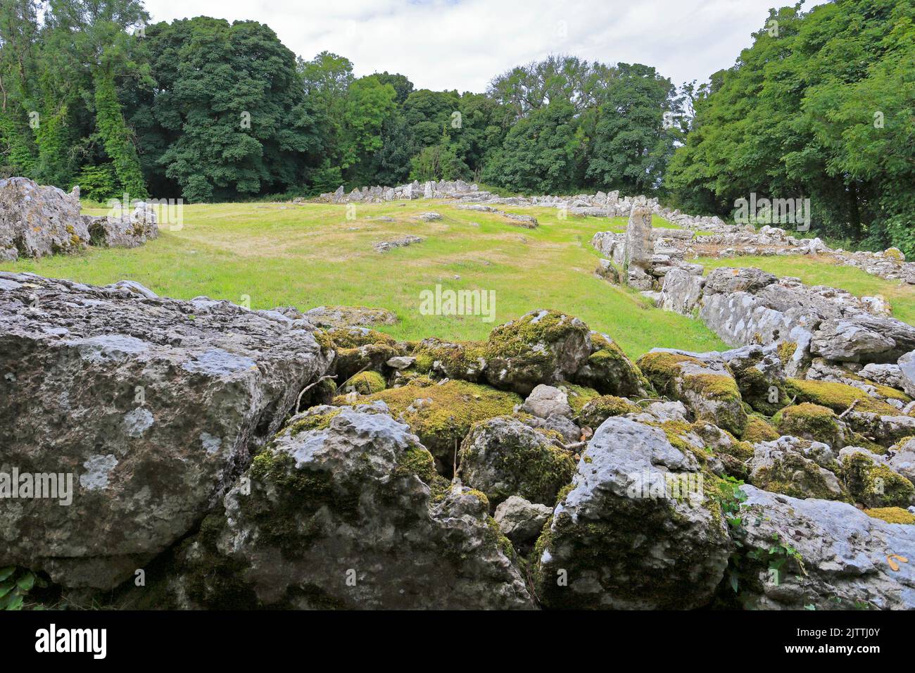 DIN Lligwy antico insediamento in pietra rovinata vicino Moelfre, Isola di Anglesey, Ynys Mon, Galles del Nord, Regno Unito. Foto Stock