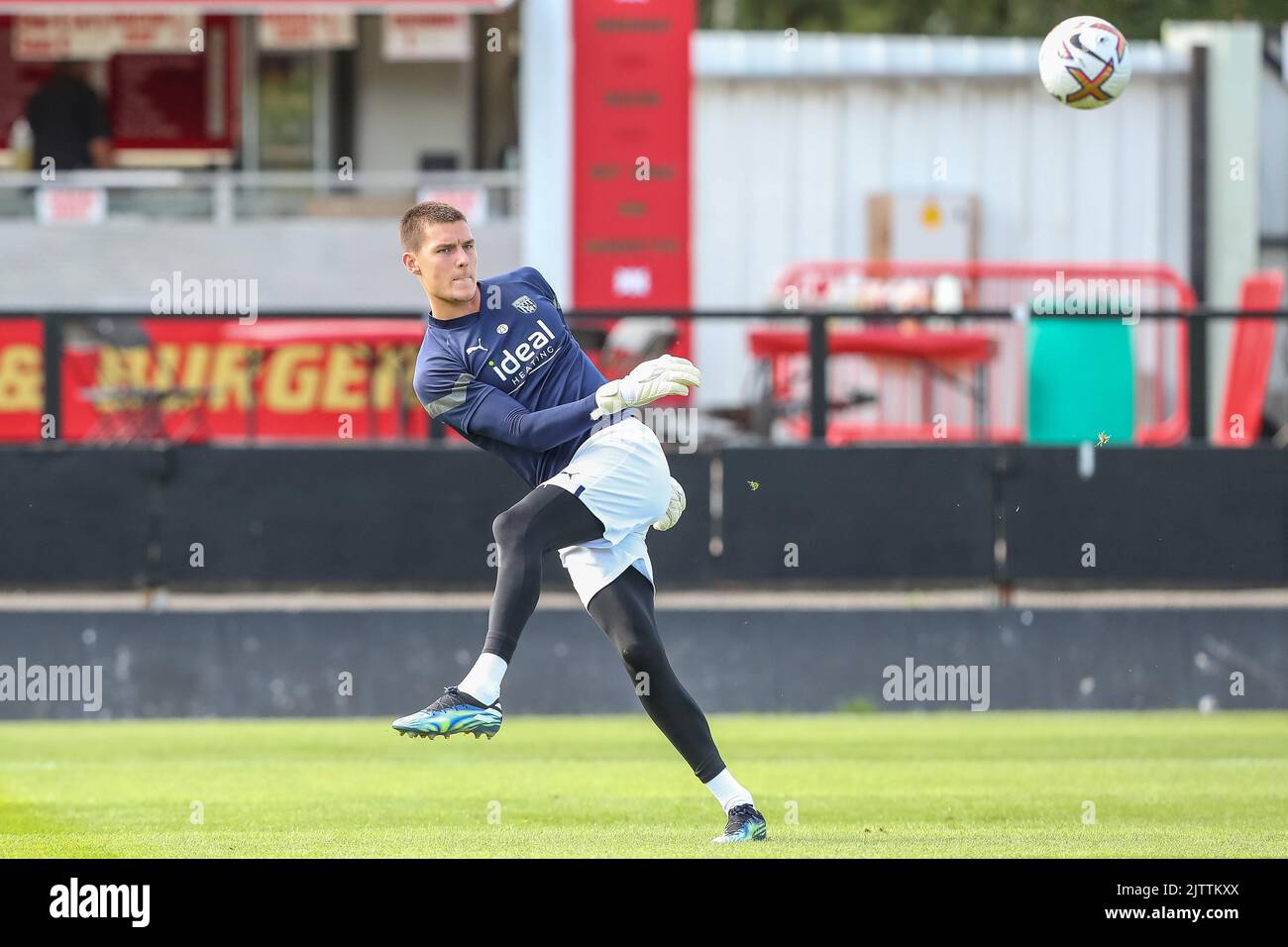 Hednesford, Regno Unito. 01st Set, 2022. Ted Cann #30 di West Bromwich Albion durante il warm up pre-partita Credit: News Images LTD/Alamy Live News Foto Stock