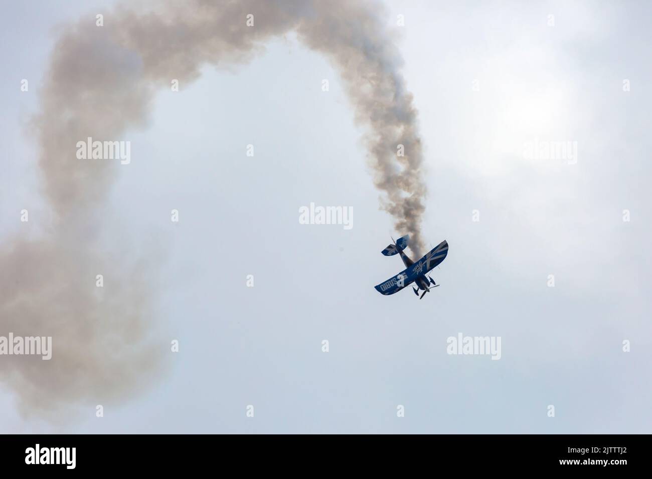 Bournemouth, Dorset UK. 1st settembre 2022. Migliaia di persone sono destinate a scendere a Bournemouth nei prossimi quattro giorni per lo speciale Platinum Jubilee Bournemouth Air Festival, che si svolge oggi e ha ricevuto la benedizione della Regina, con un'intensa attività nei cieli, in mare e sulla terra. Rich Goodwin nel suo nuovo Pitts S2S Jet Pitts G-JPIT esegue. Credit: Carolyn Jenkins/Alamy Live News Foto Stock