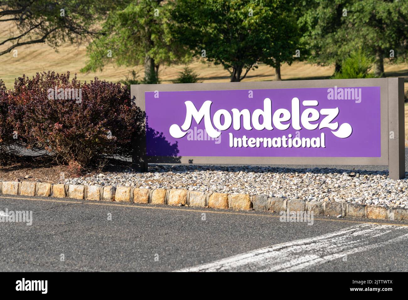 East Hanover, NJ, USA - 16 agosto 2022: Firma di Mondelez International presso la sua struttura di East Hanover, NJ, USA Foto Stock