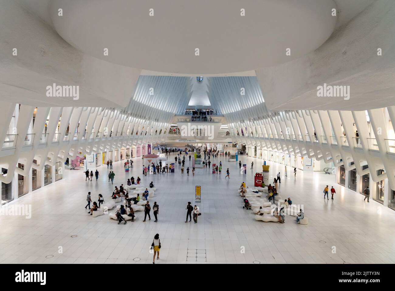 Gente che fa shopping al Westfield World Trade Center di Manhattan, New York. Foto Stock