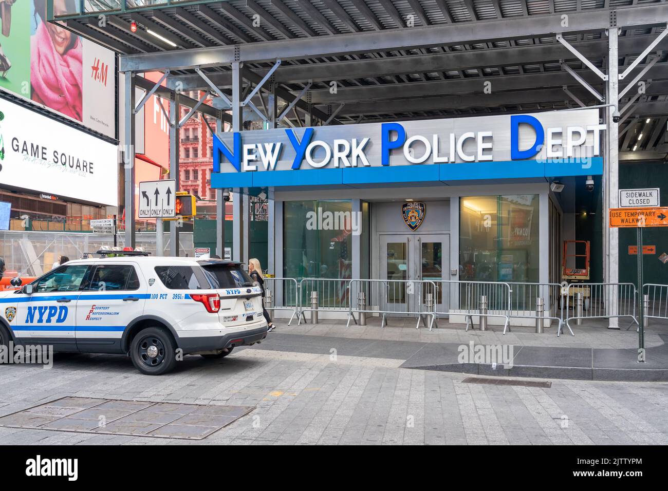 New York City, NY, USA - 21 agosto 2022: Stazione Times Square del Dipartimento di polizia di New York a Manhattan, New York City, USA. Foto Stock
