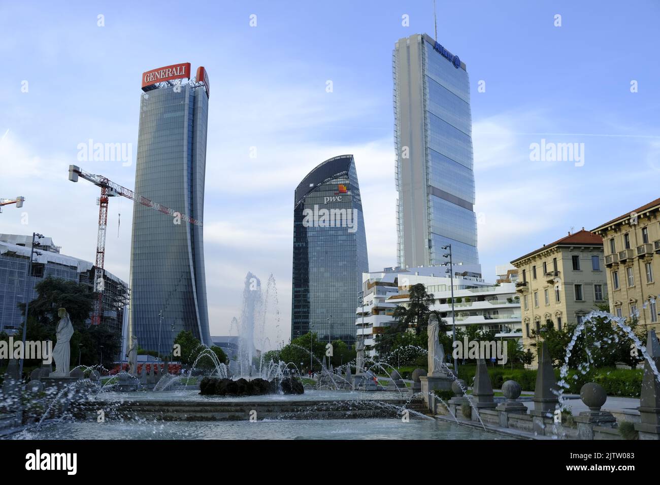 Milano, Italia Maggio 13 2022: Tre Torri Allianz (il DrittoThe Straight), generali (lo StortoThe Twisted), PwC (il CurvoThe Curved) Foto Stock