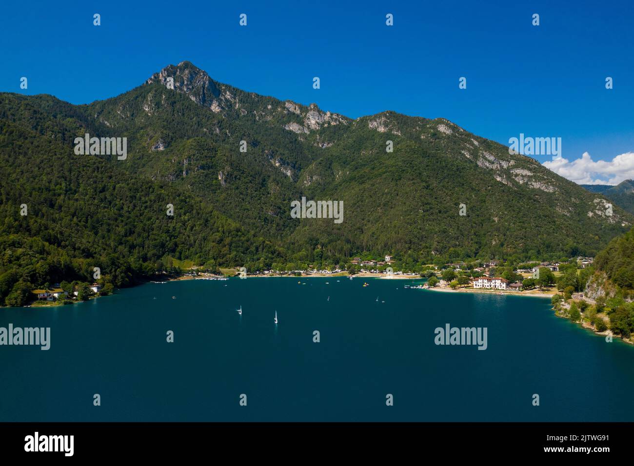 Vista sul lago di Ledro, hotel lido Foto Stock