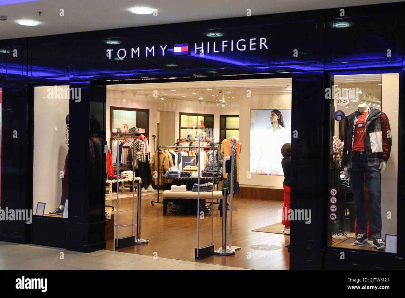 Tommy hilfiger clothing immagini e fotografie stock ad alta risoluzione -  Alamy