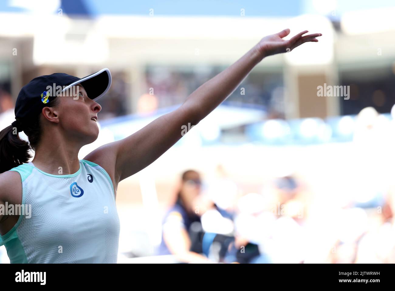 APERTO il GIORNO 4, Flushing Meadows, New York, USA. 1st Set, 2022. IgA Swiatek di Polonia durante il suo secondo turno contro Sloane Stephens degli Stati Uniti. Swiatek ha vinto in serie diritte. Credit: Adamo Stoltman/Alamy Live News Foto Stock