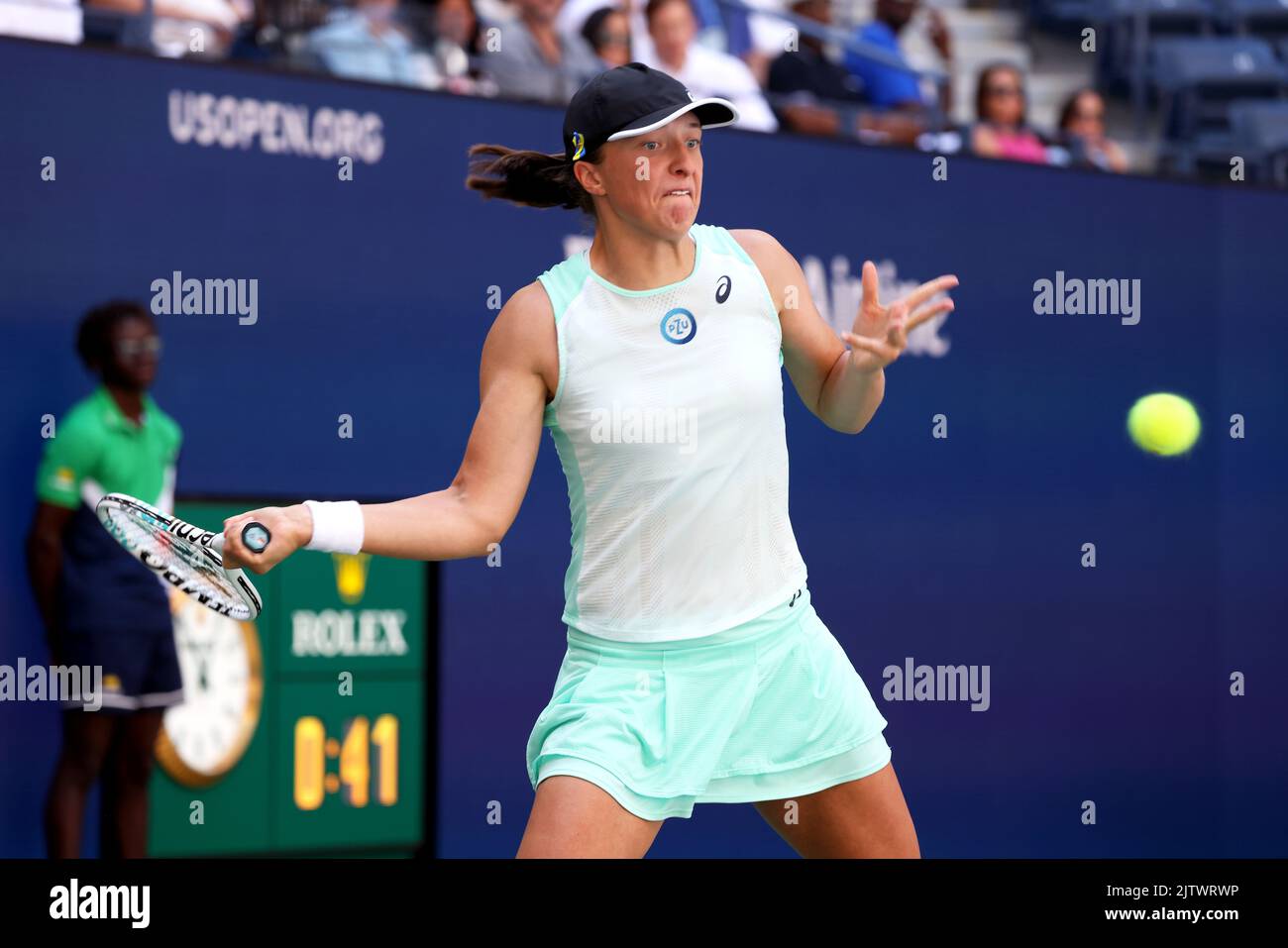 APERTO il GIORNO 4, Flushing Meadows, New York, USA. 1st Set, 2022. IgA Swiatek di Polonia durante il suo secondo turno contro Sloane Stephens degli Stati Uniti. Swiatek ha vinto in serie diritte. Credit: Adamo Stoltman/Alamy Live News Foto Stock