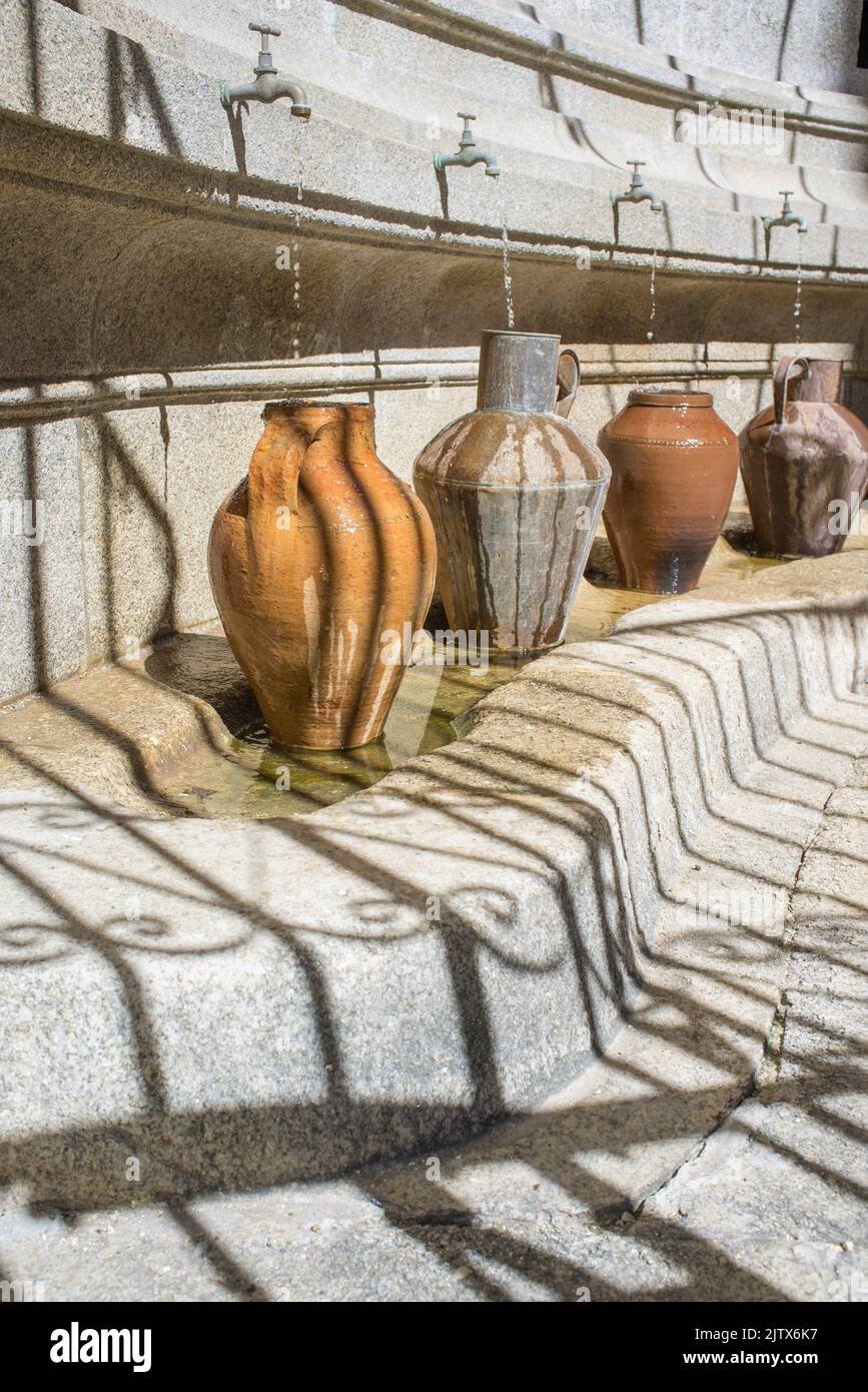 Piazza Concepcion Fontana storica. Primo di acqua pipa a Caceres, Estremadura, Spagna. Foto Stock