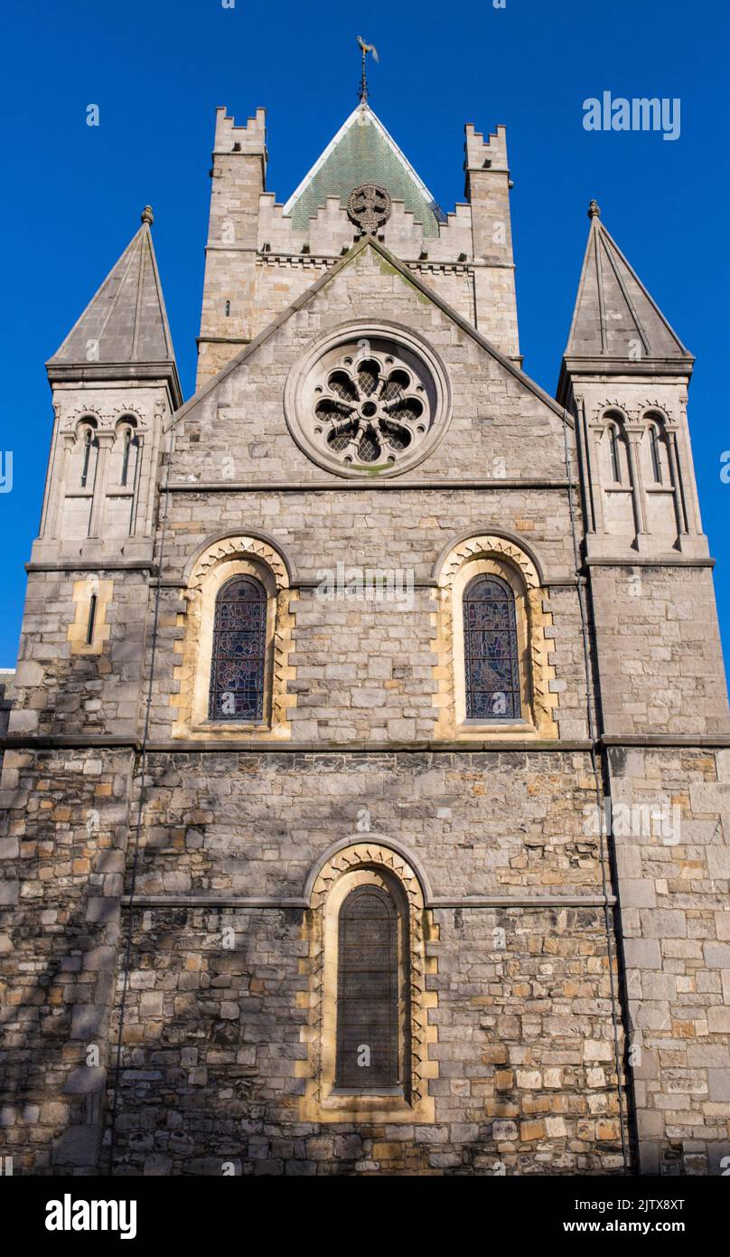 Christ Church Cathedral sopra il cielo blu, Dublino, Irlanda. L'anziano della capitale citerà due cattedrali medievali. Foto Stock