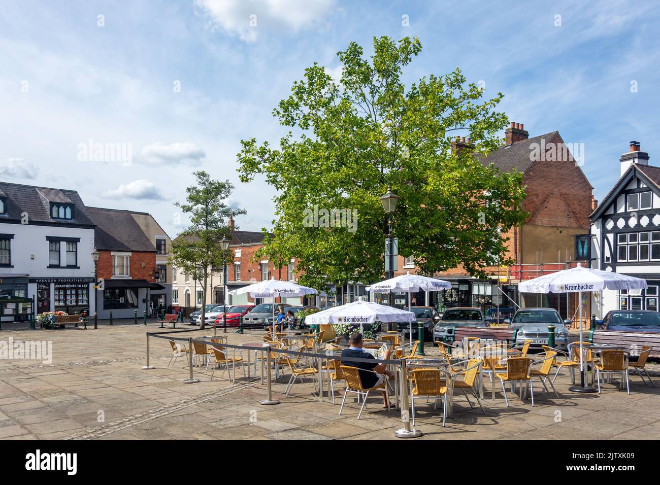 Posti a sedere Angel Ale House, Market Square, Atherstone, Warwickshire, Inghilterra, Regno Unito Foto Stock