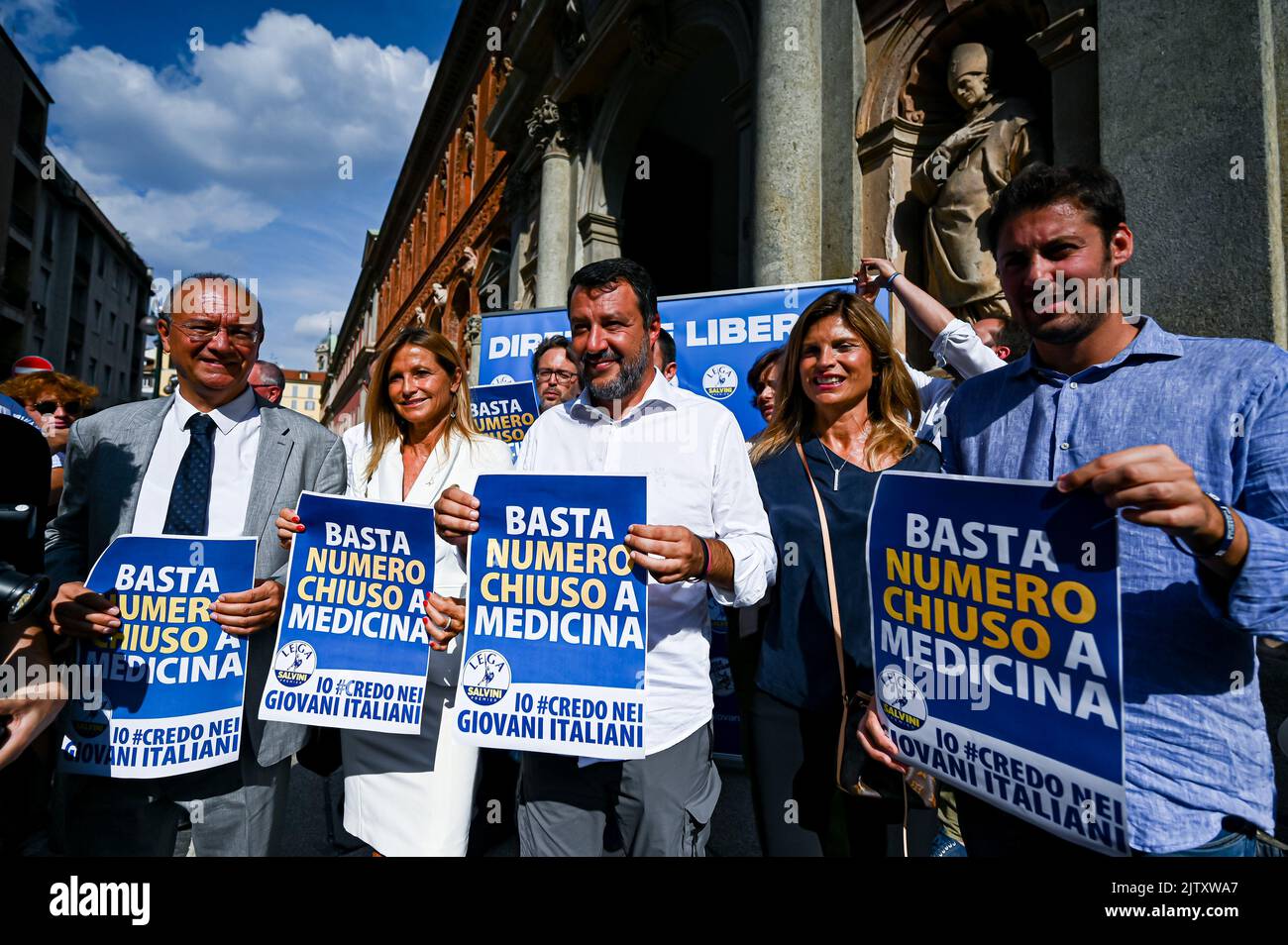 Milano, Italia - 1 settembre 2022: Matteo Salvini, leader della Lega, parla ai giornalisti durante la campagna per le elezioni politiche generali Credit: Piero Crociatti/Alamy Live News Foto Stock