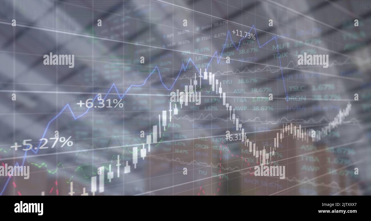 Immagine di dati finanziari e grafici su pacchi in magazzino Foto Stock