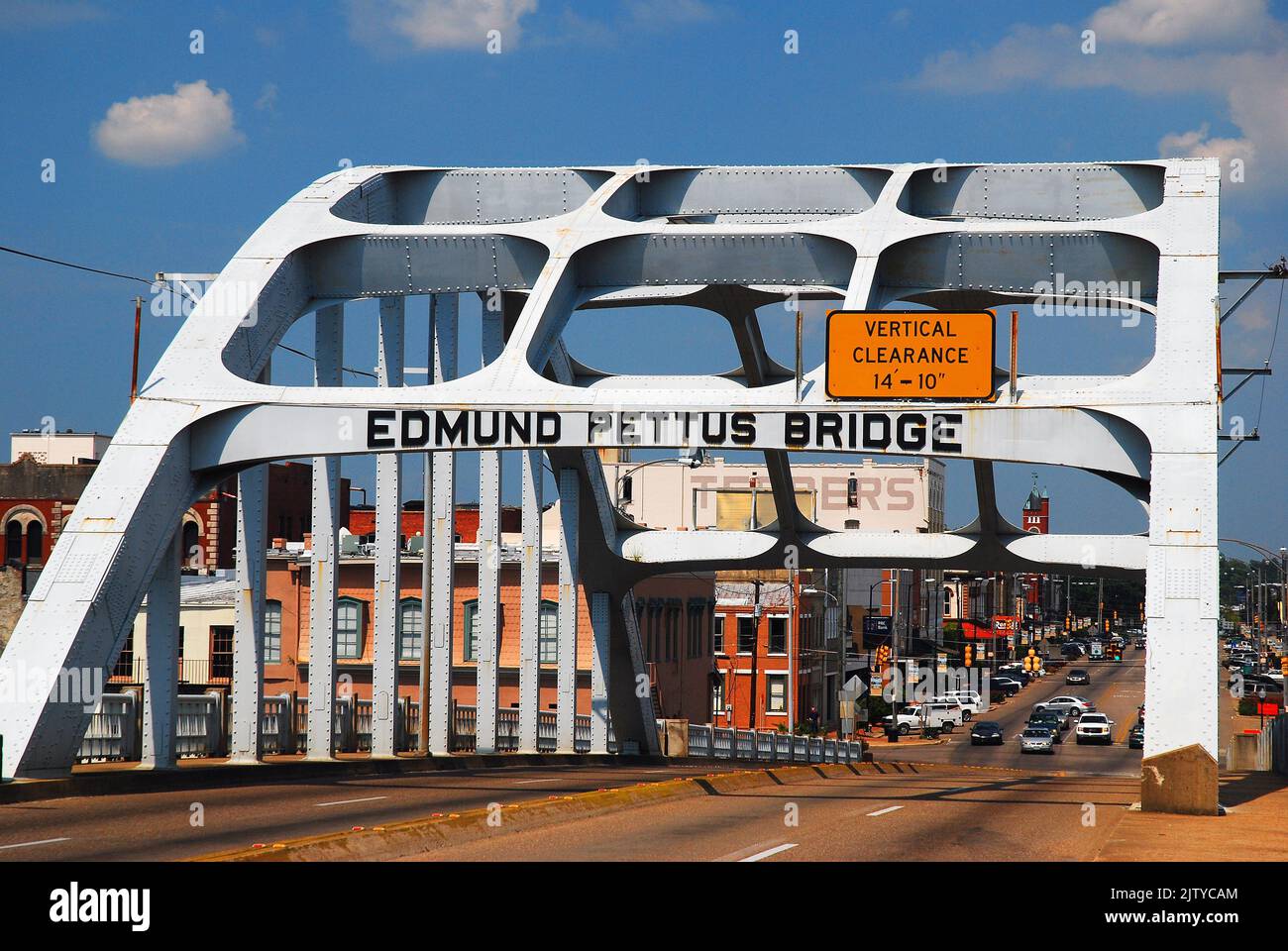 Edmund Pettus Bridge, divenne un monumento ai diritti civili, a Selma, Alabama, quando Martin Luther King guidò un gruppo di marchellatrici verso Montgomery Foto Stock