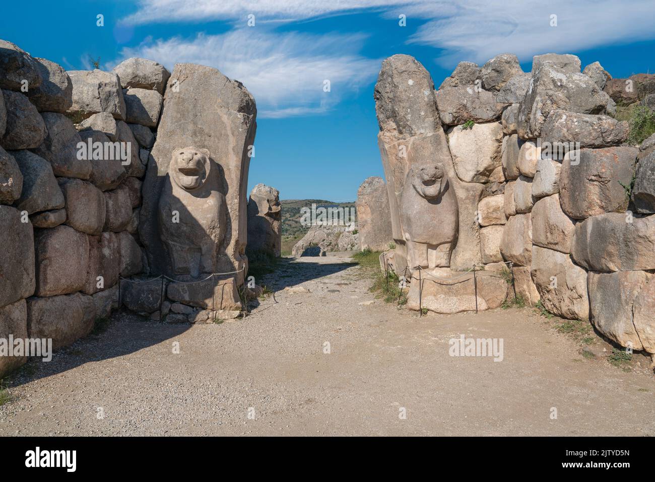 La porta del Leone a sud-ovest di Hattusa è un'antica città situata nei pressi della moderna Bogazkale, nella provincia di Corum, nella regione turca del Mar Nero. Foto Stock