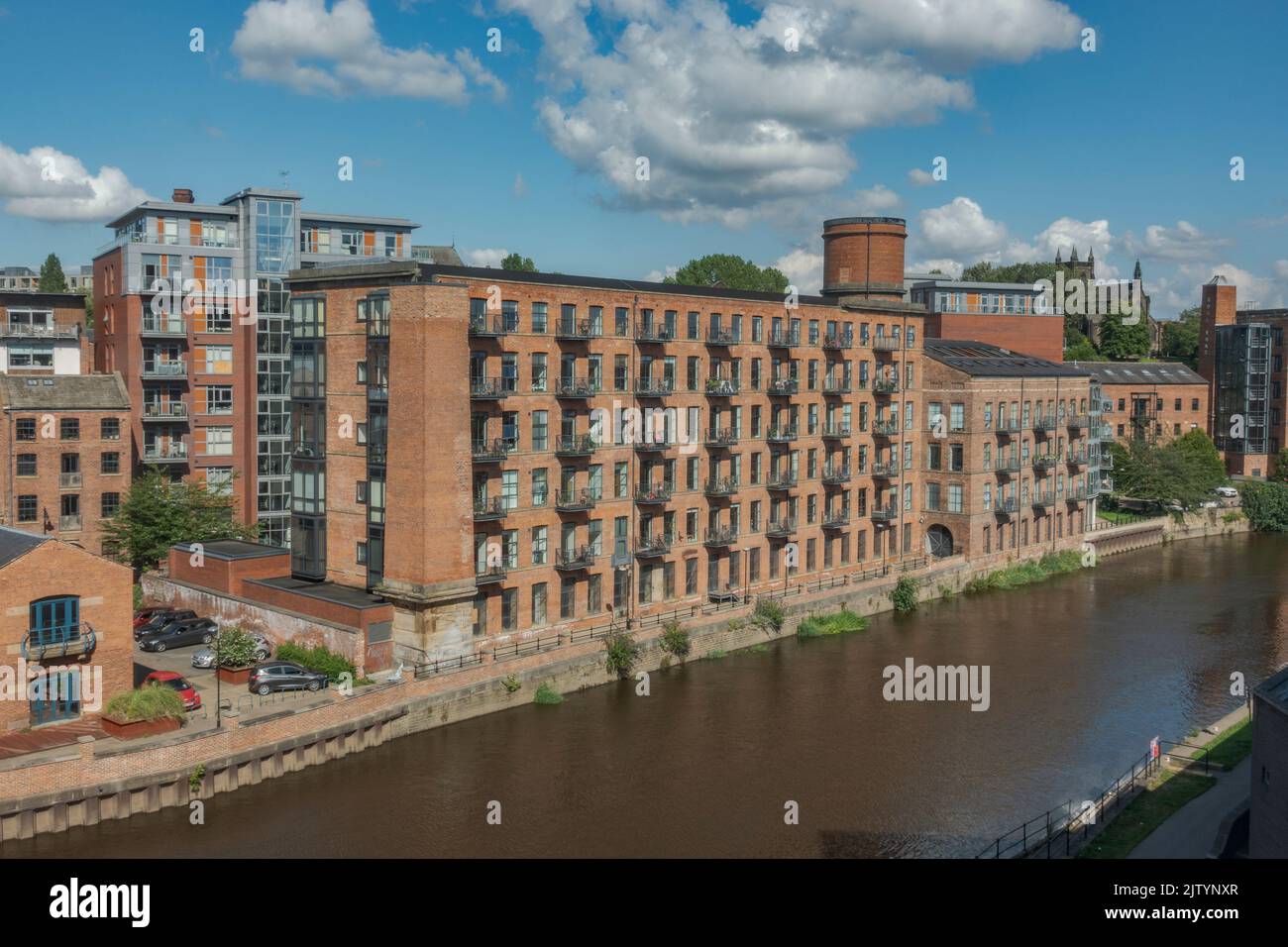 Roberts Wharf a Leeds Dock, un'area di sviluppo mista con negozi, uffici e strutture per il tempo libero sul fiume Aire, Leeds, West Yorkshire, Regno Unito. Foto Stock