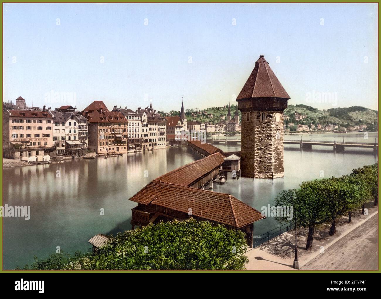 LUCERNA Vintage Photochrom Travel Image 1900s Cappella Ponte Kapellbrücke e acqua Torre Wasserturm, Lucerna, Svizzera Photochrom Foto Stock