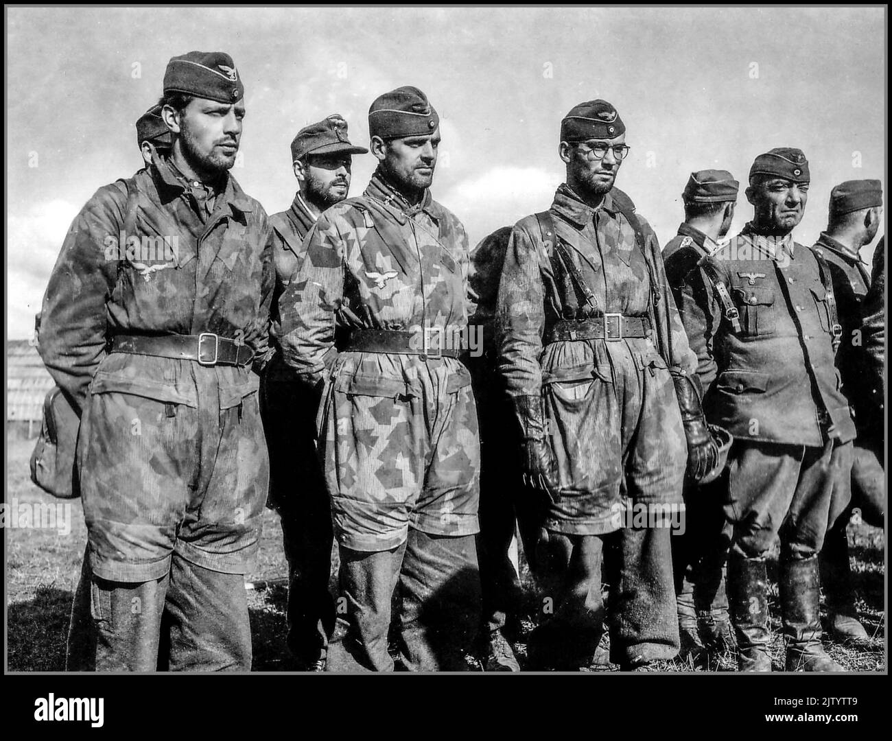 WW2 Normandia D-Day Germania nazista i prigionieri militari nazisti prigionieri di guerra prigionieri di guerra Luftwaffe e Wehrmacht prigionieri di guerra Normandia 1944 Francia seconda guerra mondiale WW2 Francia settentrionale 1944 Foto Stock
