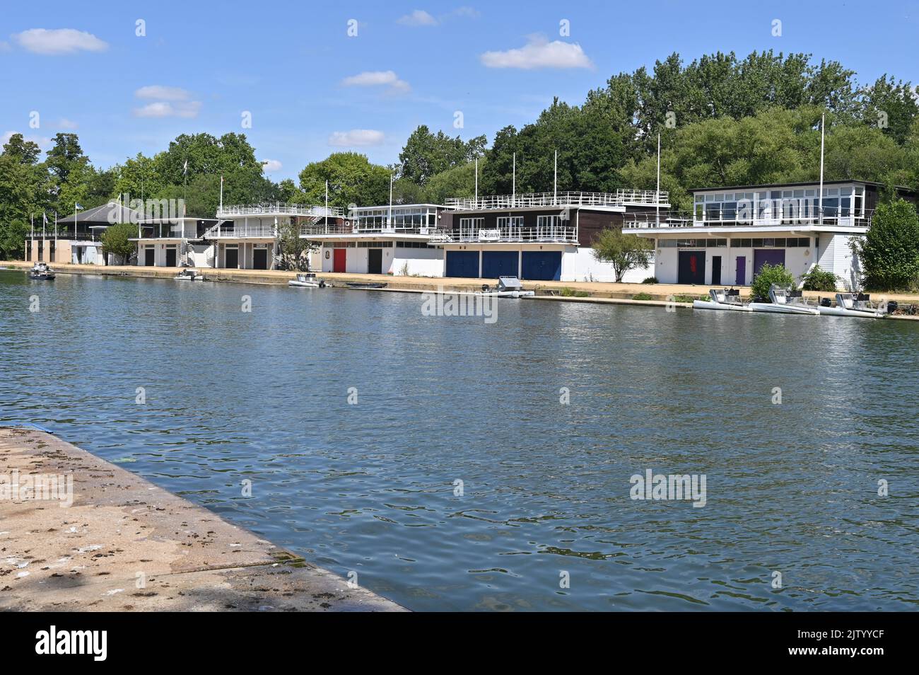Molti dei college universitari hanno le loro boathouses sul Tamigi a valle del Folly Bridge. Foto Stock