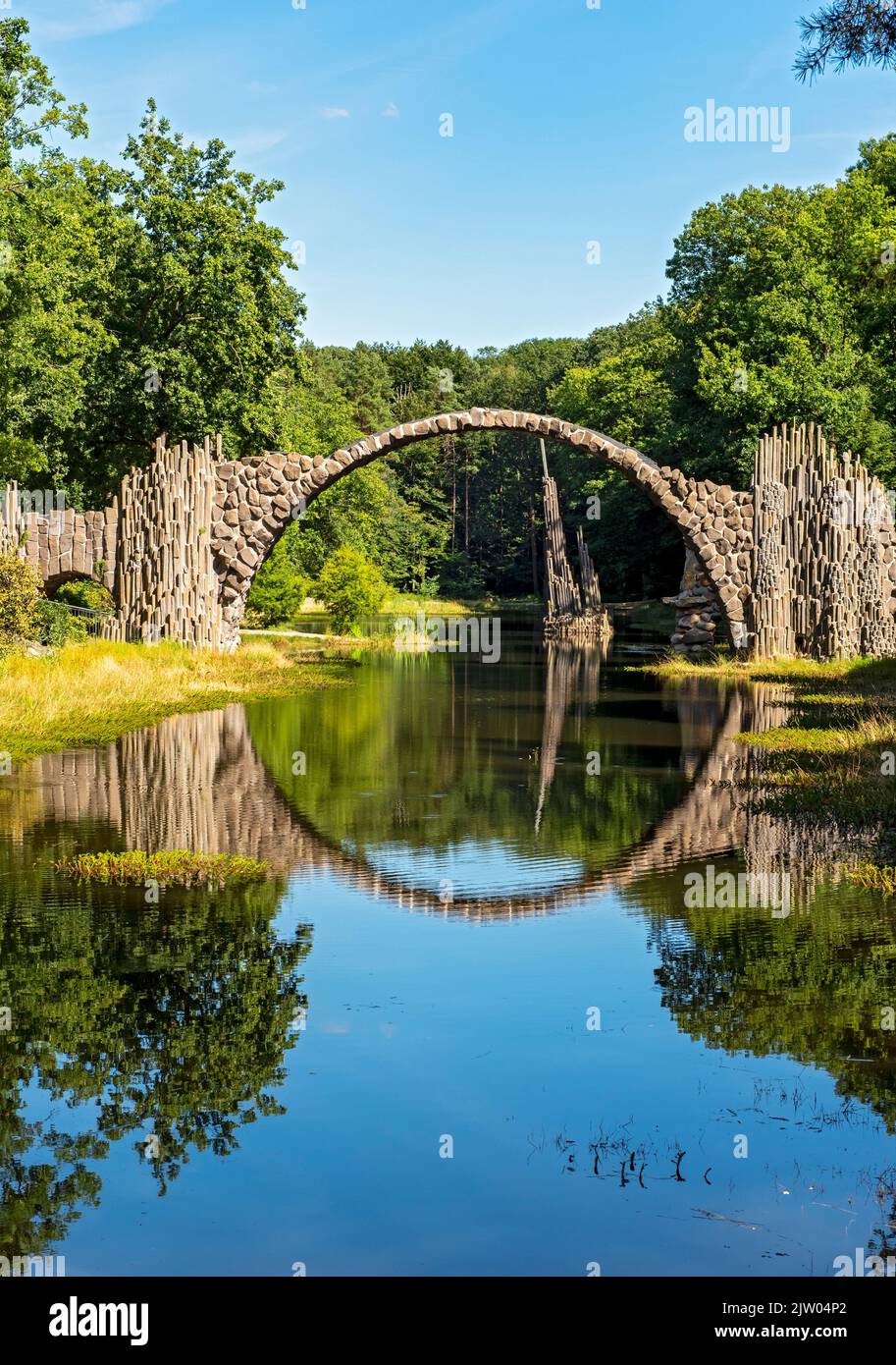Rakotzbrücke (Ponte del Diavolo), Azalea e Rhododendron Park Kromlau, Germania Foto Stock