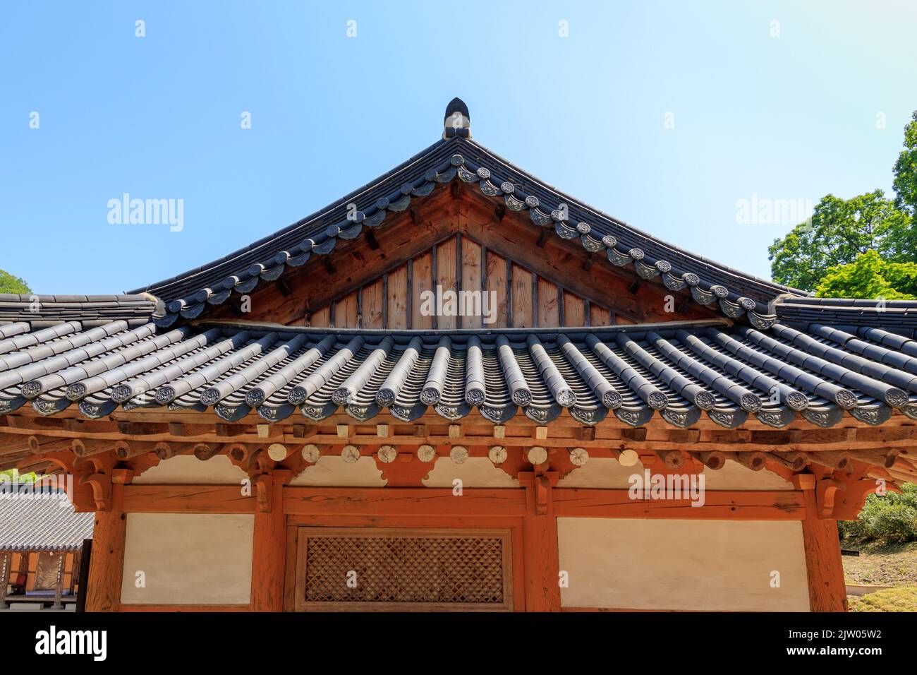 Tradizionale guenes coreano. I grondi dei templi tradizionali. Splendidi pani tradizionali coreani. Foto Stock