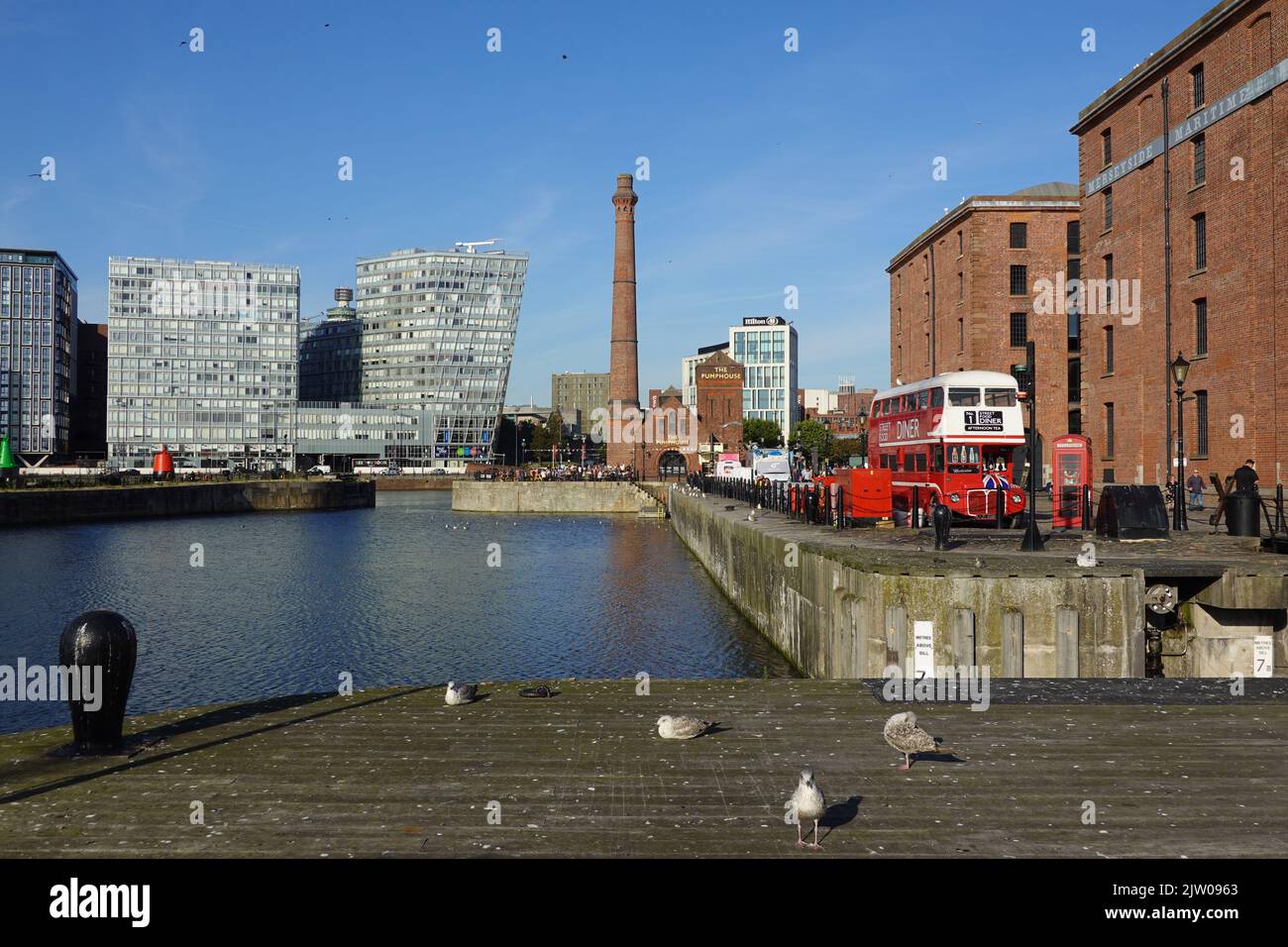 Canning Dock pompiere e camino, Liverpool banchine, Merseyside, Regno Unito Foto Stock