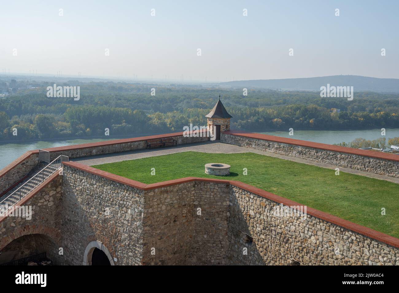 Castello di Bratislava Torretta e Danubio - Bratislava, Slovacchia Foto Stock