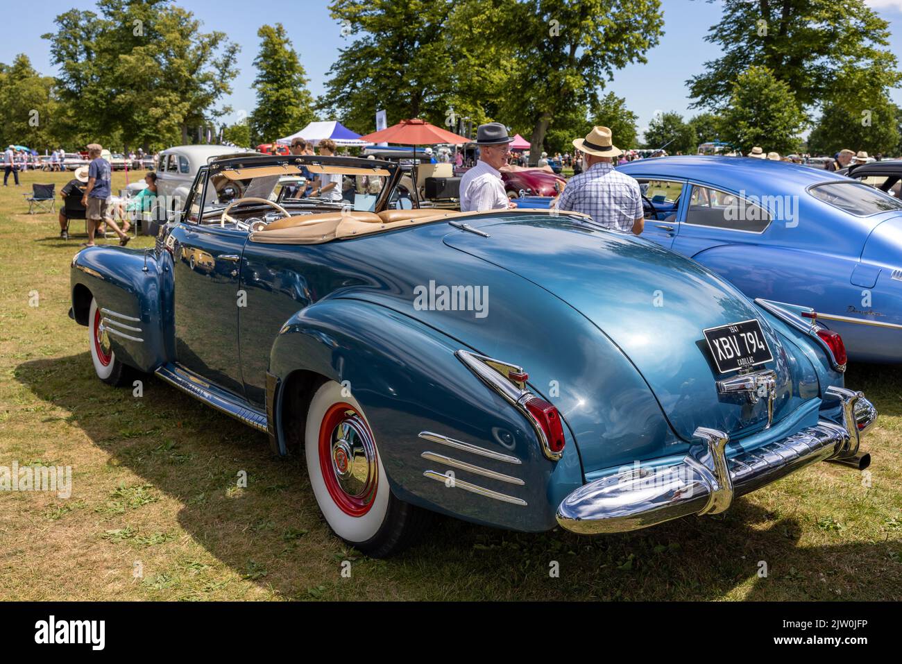 1941 Cadillac Series 62 Convertible Coupe ‘XBV 194’ in mostra all’American Auto Club Rally of the Giants, tenutosi a Blenheim Palace il 10 luglio 2 Foto Stock