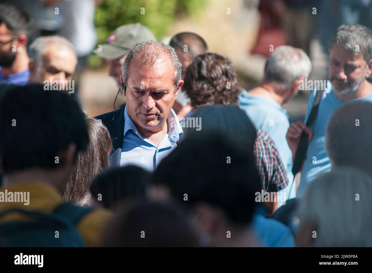 Roma, Italia. 02nd Set, 2022. Luigi De Magistris ha lanciato la campagna elettorale dell'Unione popolare con una protesta di fronte alla sede Eni a Roma. L'ex sindaco di Napoli ha riunito alcuni candidati e membri della sua lista a Piazzale Enrico Mattei per protestare contro le costose fatture e chiedere una maggiore tassazione dei profitti extra credito: Agenzia indipendente per le foto/Alamy Live News Foto Stock