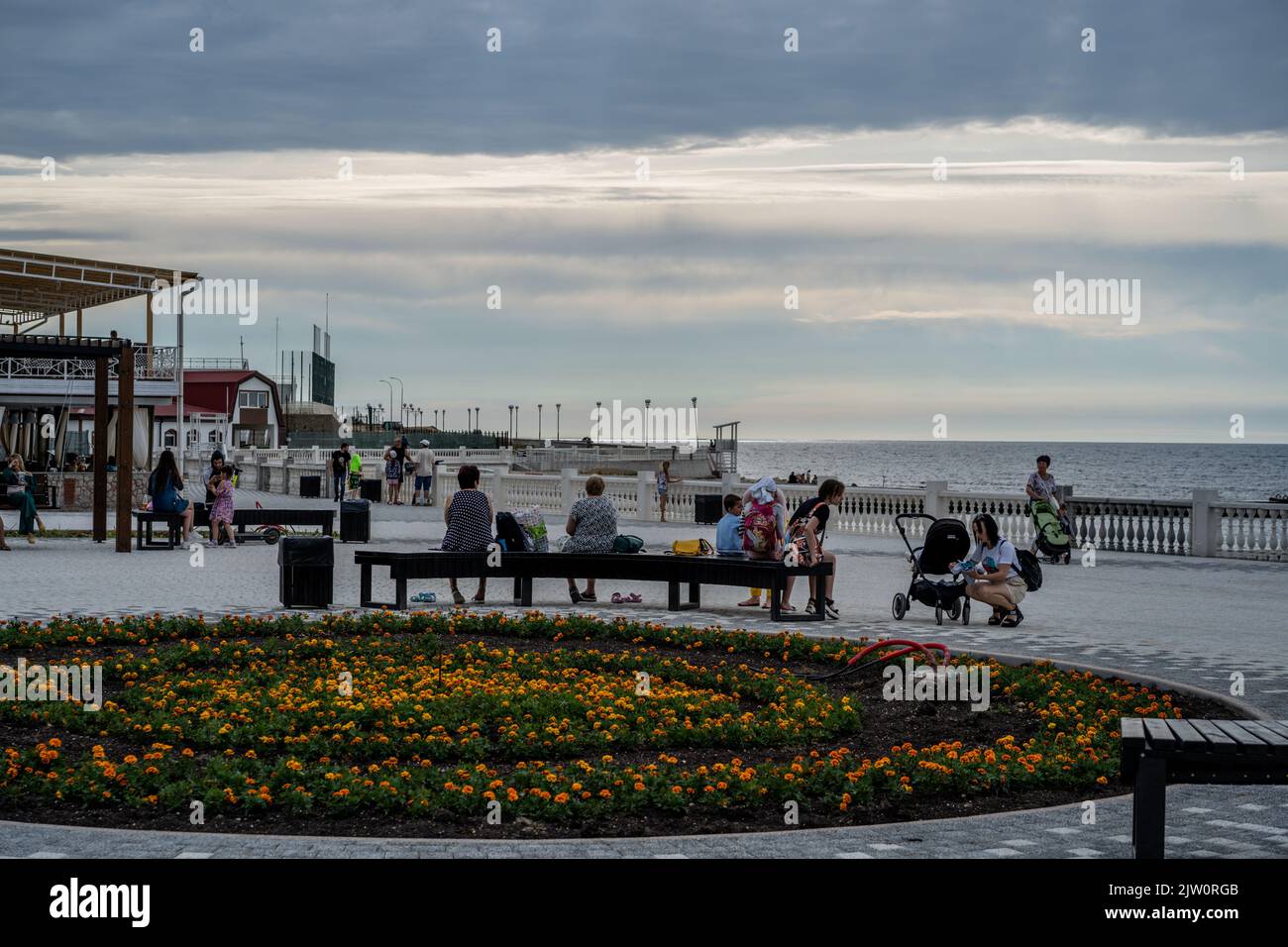 Sevastopol, Russia-17 giugno 2021: Passeggiata della città con i vacanzieri Foto Stock